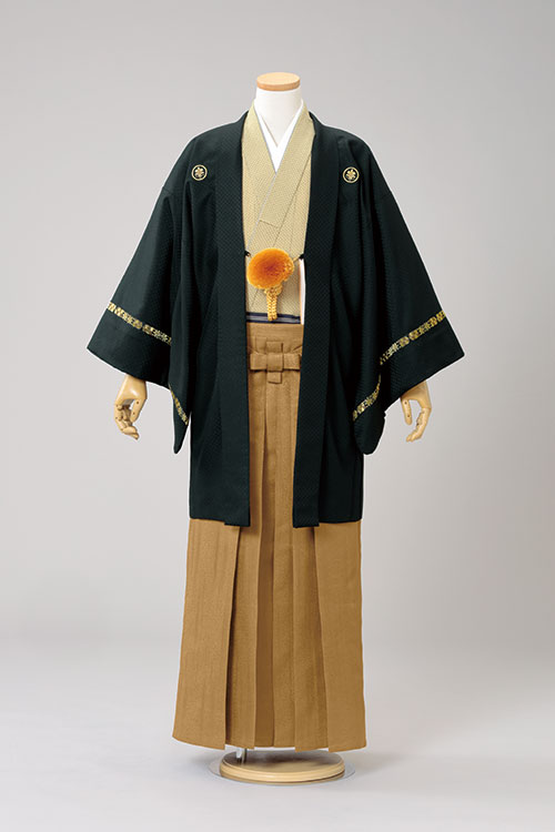 男子紋服レンタル着物134_170黒ベージュ紋刺しゅう/袴62_170カラシ縦地紋（身長170cm前後対応商品）